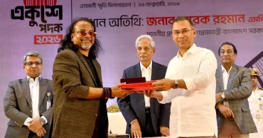 গুণীজনদের হাতে একুশে পদক তুলে দিলেন প্রধানমন্ত্রী
