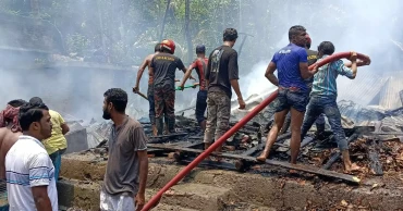 পিরোজপুরে আগুনে পুড়ে ছাই ৩ বসতবাড়ি