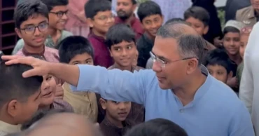 জুমার নামাজের পর শিশুদের সঙ্গে প্রধানমন্ত্রীর কুশল বিনিময়