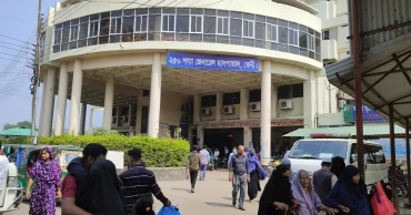 ফেনীতে ট্রাকের পেছনের মাইক্রোবাসের ধাক্কায় নিহত ১, আহত ৮