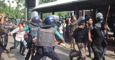সচিবালয়ে পুলিশের লাঠিচার্জে আহত ৭০ শিক্ষার্থী