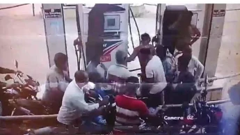 রংপুরে পাম্পে হামলা চালিয়ে ১৬৭ লিটার পেট্রোল লুটের অভিযোগ