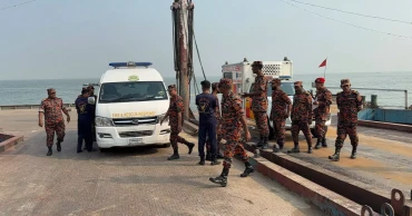 রাজবাড়ীর পদ্মায় বাসডুবির পঞ্চম দিনেও চলছে উদ্ধার অভিযান