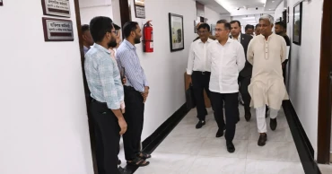 সচিবালয়ে বিভিন্ন মন্ত্রণালয় ঝটিকা পরিদর্শনে প্রধানমন্ত্রী