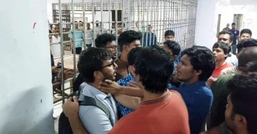 শিক্ষকদের ওপর হামলা: এবার ভবনে তালা দেওয়ার হুঁশিয়ারি জবি শিক্ষার্থীদের