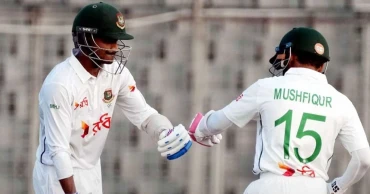 শুরুর ভাঙনরোধ করে দিন শেষ করল বাংলাদেশ