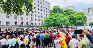 চতুর্থ দিনের মতো সচিবালয়ে কর্মচারীদের বিক্ষোভ
