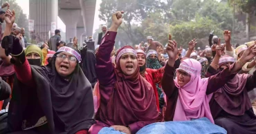 জাতীয়করণের দাবি: শাহবাগে অবস্থান নিয়েছেন ইবতেদায়ি শিক্ষকরা