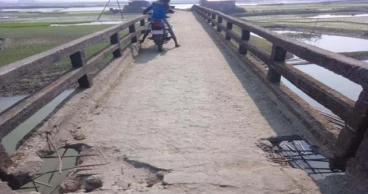 জামালগঞ্জে পরিত্যক্ত সেতু দিয়ে ঝুঁকিতে চলাচল, দুর্ভোগে ৩৫ গ্রামের মানুষ