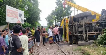 যশোরে ট্রেনের ধাক্কায় ট্রাকচালকের মৃত্যু