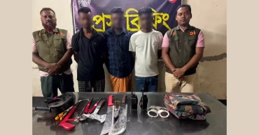 যশোরে বিজিবির পোশাক-সরঞ্জাম ও দেশীয় অস্ত্রসহ গ্রেপ্তার ৩