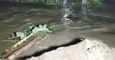 বিপৎসীমার ওপরে তিস্তার পানি, ধুবনি বাঁধ ভেঙে পানি ঢুকছে লোকালয়ে