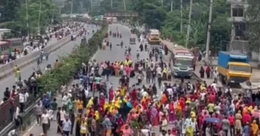 গাজীপুরে বকেয়া বেতনের দাবিতে শ্রমিকদের বিক্ষোভ