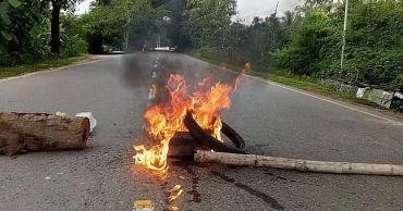 খাগড়াছড়িতে স্কুলছাত্রী ধর্ষণ: চলছে অনির্দিষ্টকালের সড়ক অবরোধ, এলাকাজুড়ে থমথমে অবস্থা