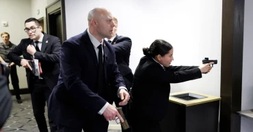 সাংবাদিকদের সঙ্গে ট্রাম্পের নৈশভোজে গুলি: গ্রেপ্তার ব্যক্তি শিক্ষক ও প্রোগ্রামার