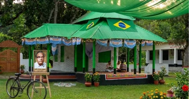 বিশ্বকাপের রঙে রঙিন কবি গোলাম মোস্তফার বাড়ি