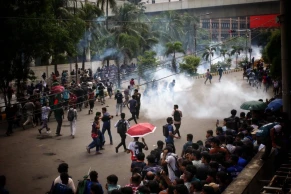 শাহবাগে শিক্ষার্থীদের আন্দোলনে পুলিশের লাঠিচার্জ