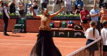 Osaka dazzles in gold dress at French Open, says it was inspired by Eiffel Tower lights
