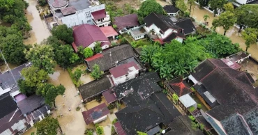Flood and landslides in Indonesia kill dozens