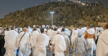 Millions of pilgrims gather at Arafat for spiritual peak of hajj