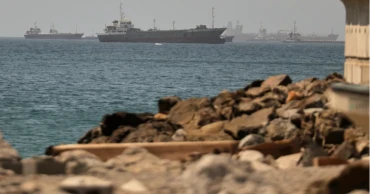 Hormuz Strait reopening eases shipping crisis, but 1,200 cargo vessels remain stranded