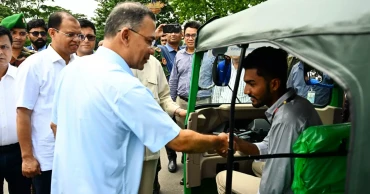 PM gifts vehicles to three July fighters for self-employment
