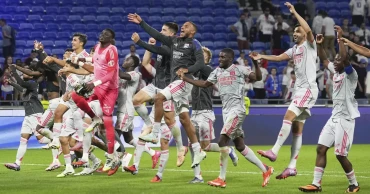 Lyon edge Angers, move level with PSG at top of Ligue 1