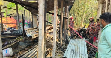 Son sets father's house on fire in Kushtia