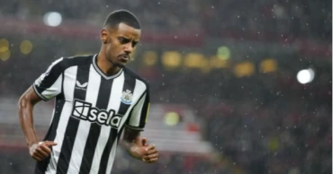 Isak called up by Sweden amid Newcastle dispute