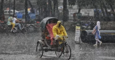 Dhaka wakes up to heavy rain, commuters face woes