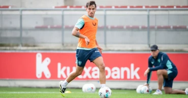 Prados ruled out for season with knee injury ahead of Champions League return