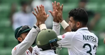 Bangladesh slump to 79-6 as bad light forces early close in Mirpur