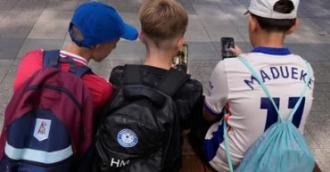 France approves social media ban for children under 15