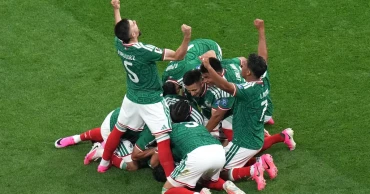 Mexico beat Ecuador 2-0 to end 40-year knockout drought, reach the round of 16