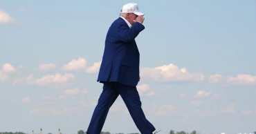 Trump pivots back to sanctions on Iran as other efforts to end war falter