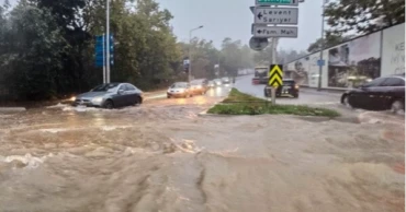 Heavy rain paralyses Istanbul, kills two and floods homes, roads