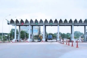 Toll plazas still run by firms with expired contracts; fresh tenders not opened in 8 months