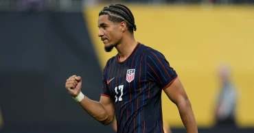 Leverkusen sign US midfielder Malik Tillman in record deal