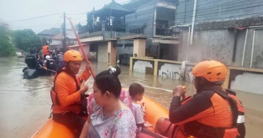 Flash floods in Indonesia kill 15, 10 missing