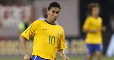 Brazil’s Paulo Henrique faces World Cup injury scare
