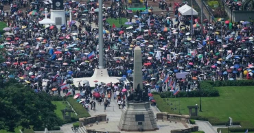 Dozens arrested and injured in clashes near Philippine presidential palace