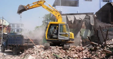 Survivors still being found after Myanmar quake but military threatens relief