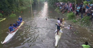 Banana-tree raft race draws thousands in Kushtia