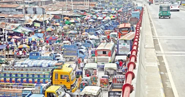 Jatrabari’s Kitchen Market: Traders block roads, cause traffic turmoil 