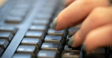 AI use rises at workplaces, but many employees remain hesitant