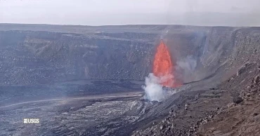 Hawaii’s Kilauea volcano erupts displaying stunning lava fountains