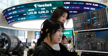 Asian stocks rise, oil prices fall as UAE plans exit from OPEC