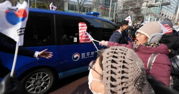 Impeached South Korean president seeks release amid court review