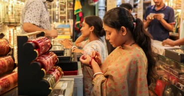 Old Dhaka markets bustle with shoppers ahead of Durga Puja