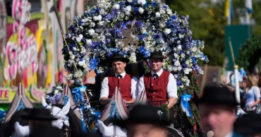 Munich's Oktoberfest opens with mayor tapping first keg